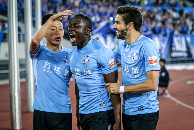 包含大连一方队将与杭州绿城队在足球比赛中交手的词条